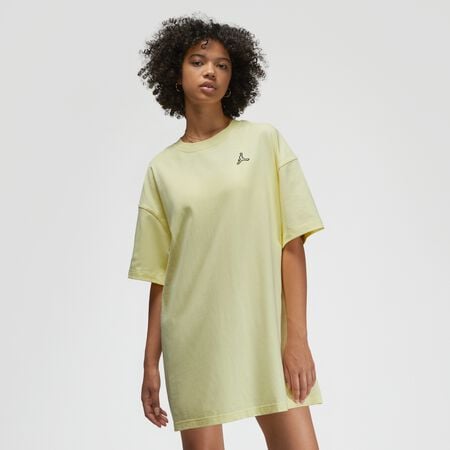 Compra JORDAN Essential T-Shirt Dress citron Last en SNIPES