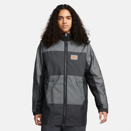 Compra NIKE Sportswear Woven Jacket dk grey/iron grey/safety orange Cortavientos en SNIPES