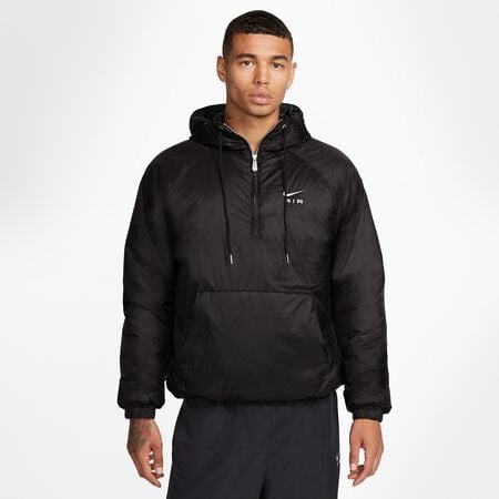 Compra NIKE Sportswear Men's 1/2-Zip Winterized Jacket black/white Chaquetas de Invierno en SNIPES