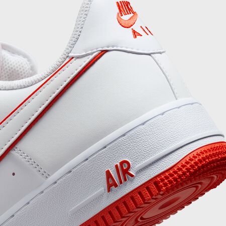 Compra NIKE Air Force 1 ´07 white/white/picante red Baloncesto en SNIPES