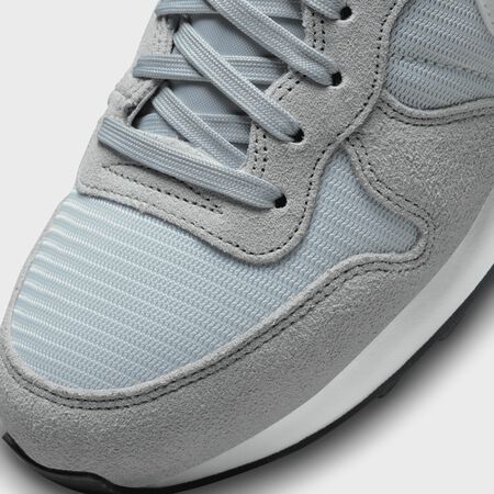 Compra WMNS Internationalist wolf grey/white/pure platinum/black Sneakers en