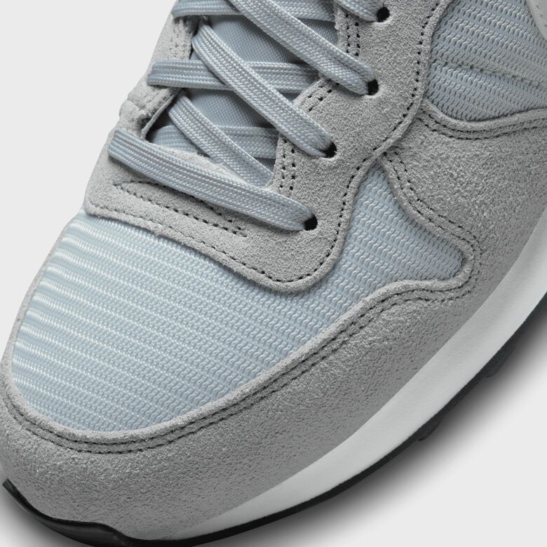 Compra NIKE Internationalist grey/white/pure platinum/black Sneakers en SNIPES