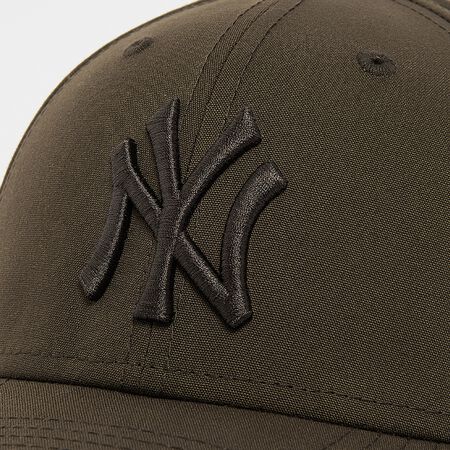 9Forty Repreve Outline MLB New York Yankees